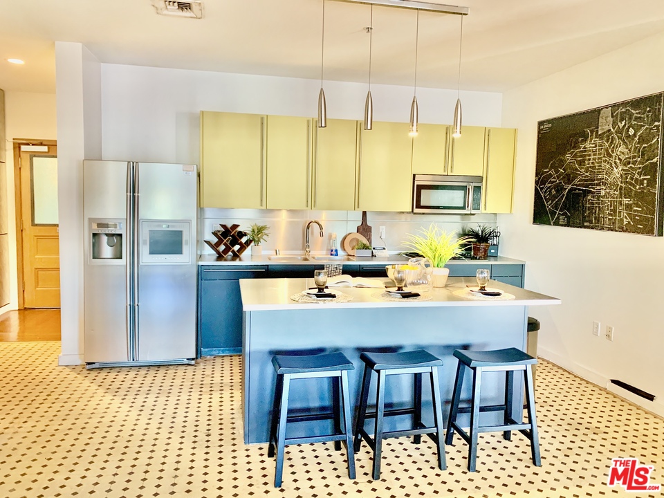 257 South Spring Street, Unit 4E Los Angeles, CA 90012 - Photo 2 of 15