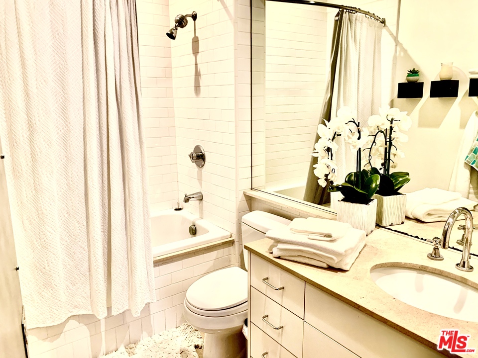 257 South Spring Street, Unit 4E Los Angeles, CA 90012 - Photo 14 of 15