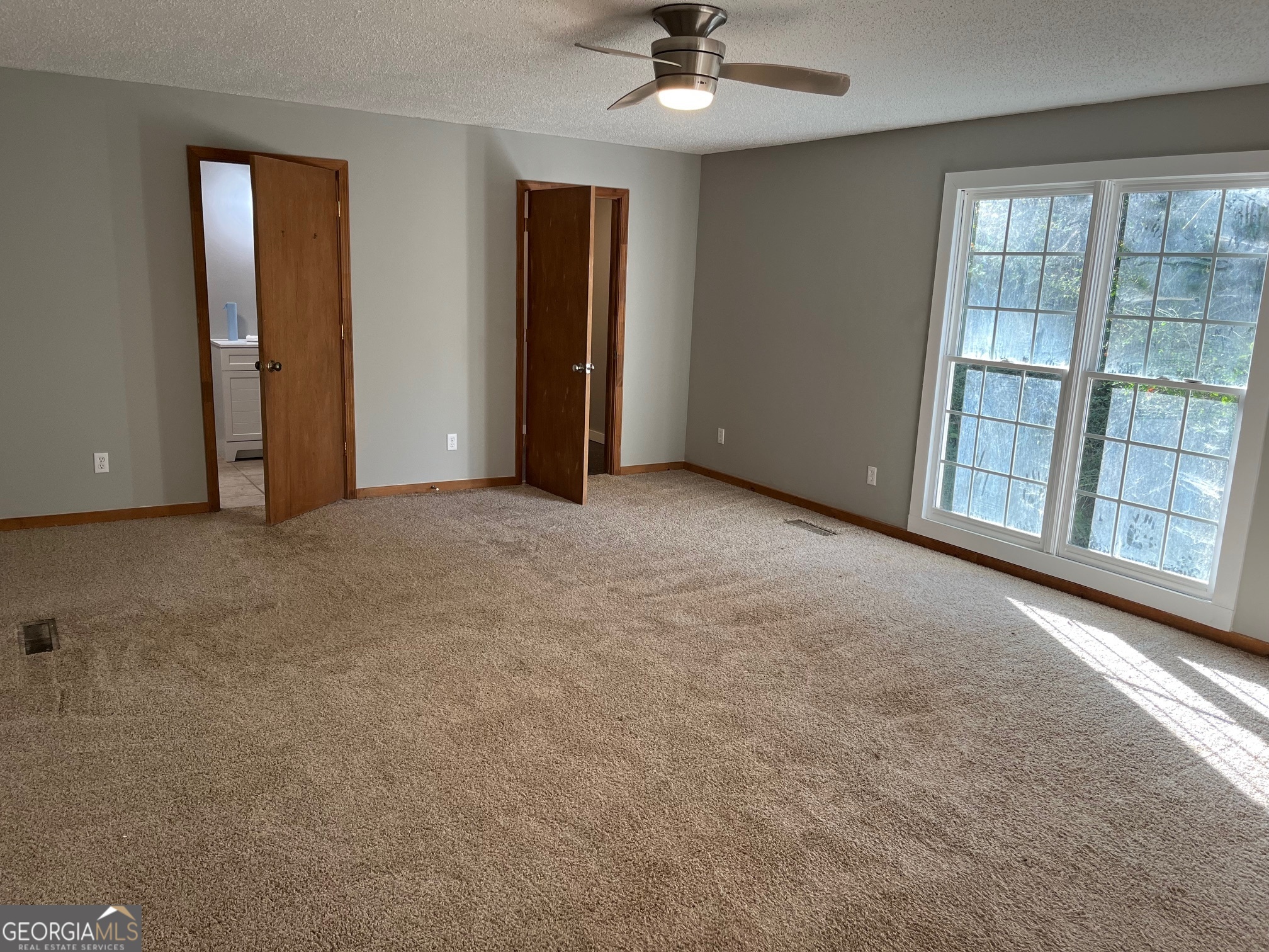 200 Cheatham Drive Athens, GA 30606 - Photo 18 of 36 a view of an empty room with a window