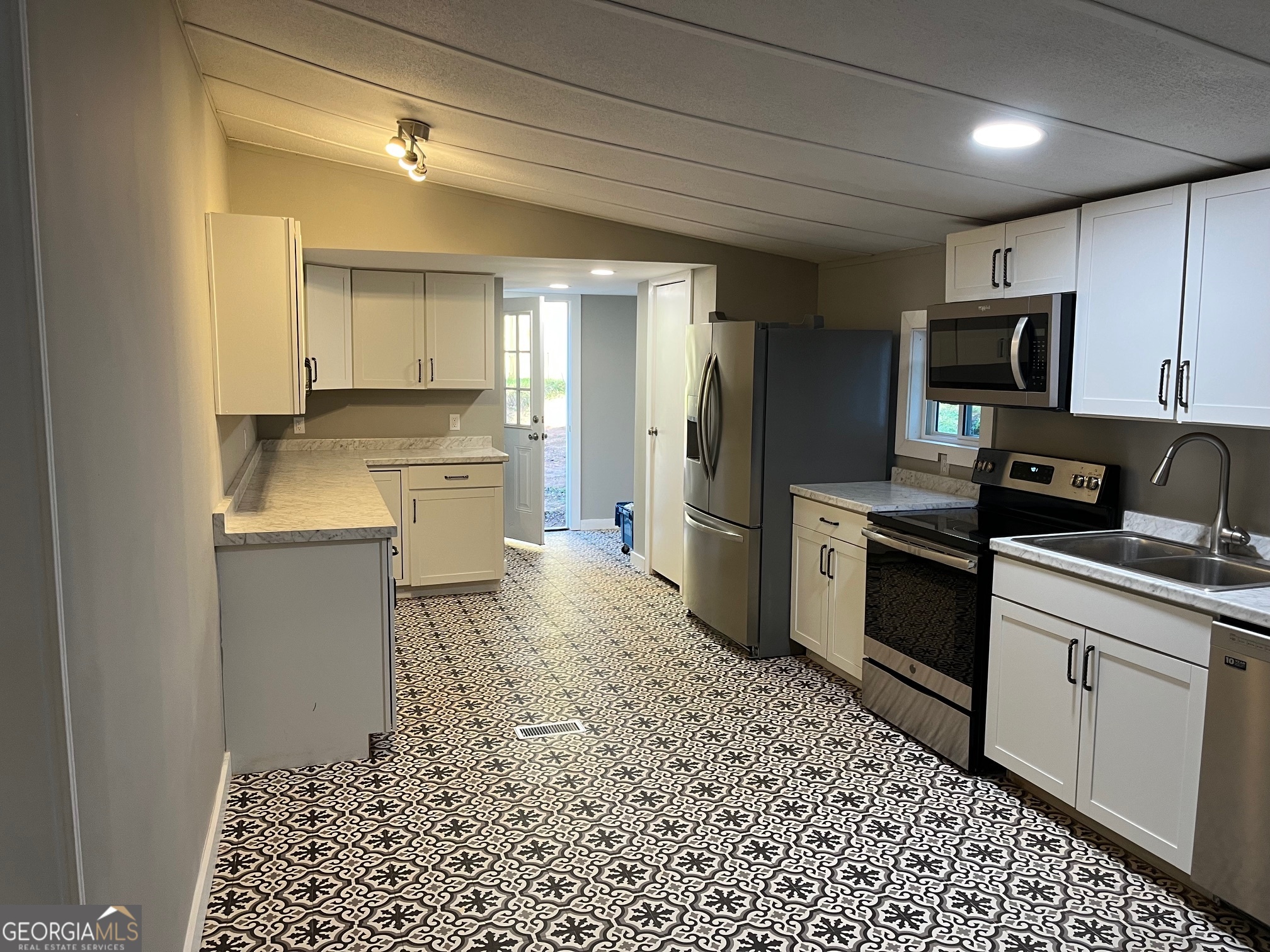 200 Cheatham Drive Athens, GA 30606 - Photo 3 of 36