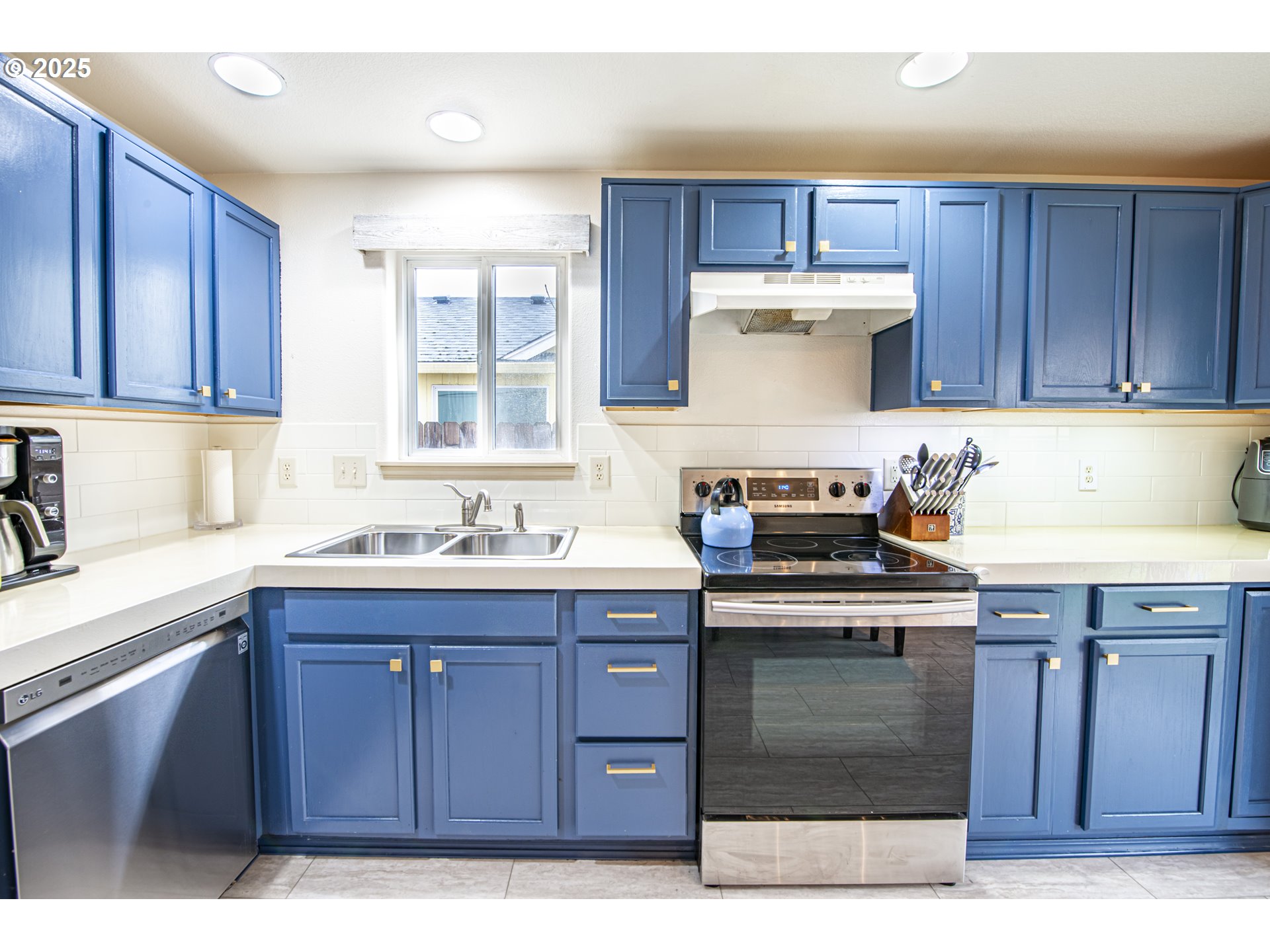 4128 Forsythia Street Springfield, OR 97478 - Photo 14 of 27 a kitchen with a sink cabinets and window