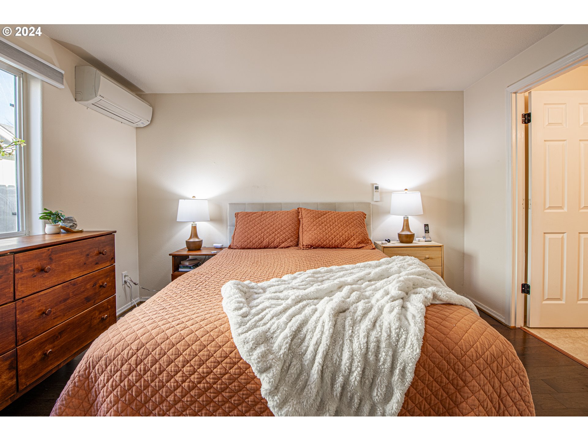 4128 Forsythia Street Springfield, OR 97478 - Photo 20 of 27 a bedroom with a bed and a window