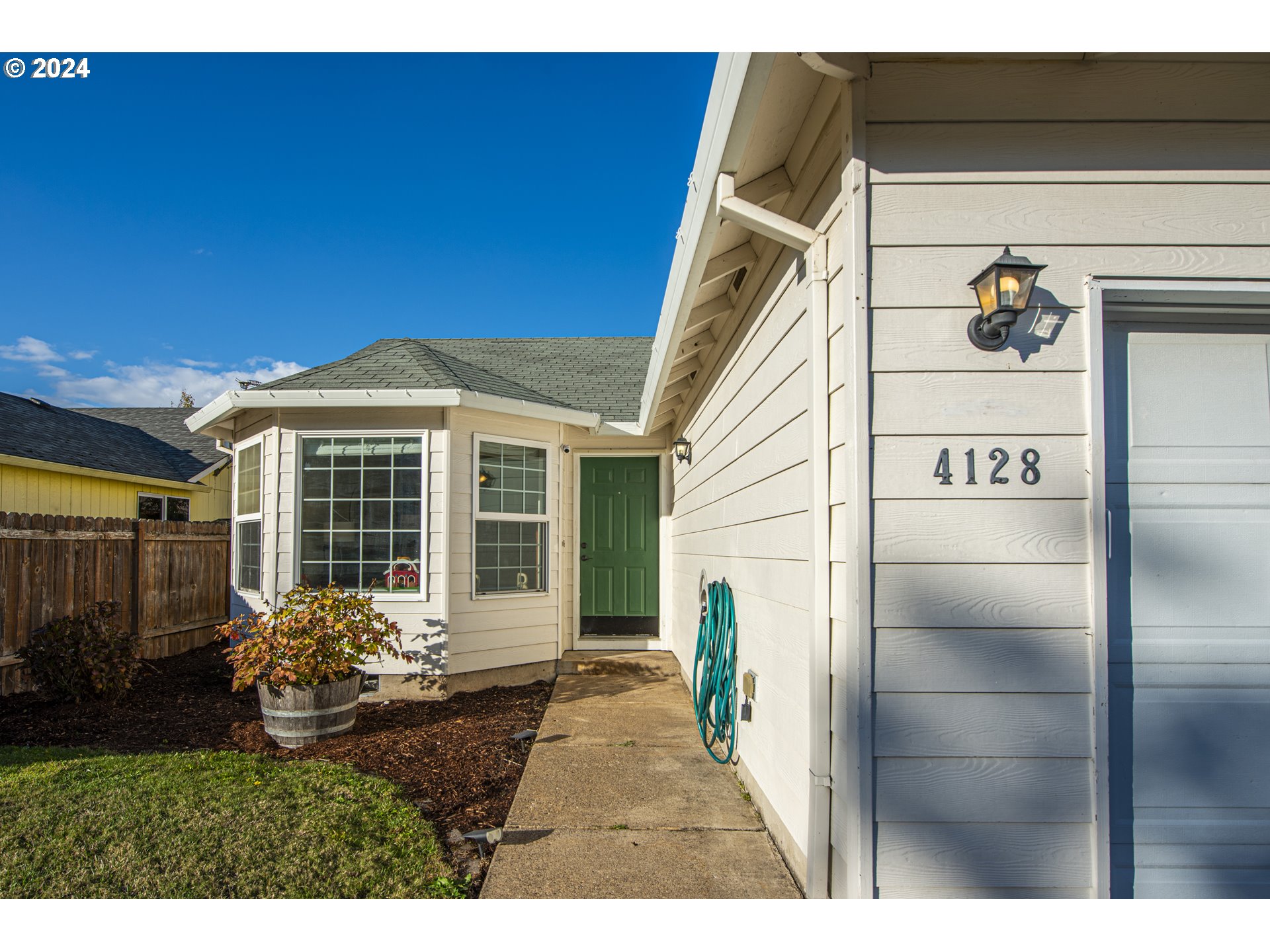 4128 Forsythia Street Springfield, OR 97478 - Photo 3 of 27 a view of a house with backyard
