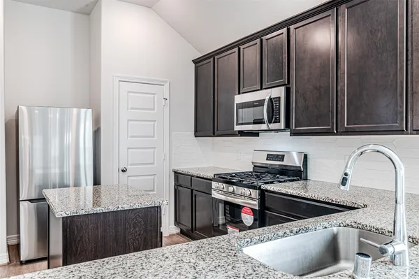 $2,280 | 7431 Sail Hl Drive, Cypress, TX 77433