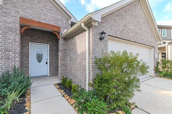 $2,280 | 7431 Sail Hl Drive, Cypress, TX 77433