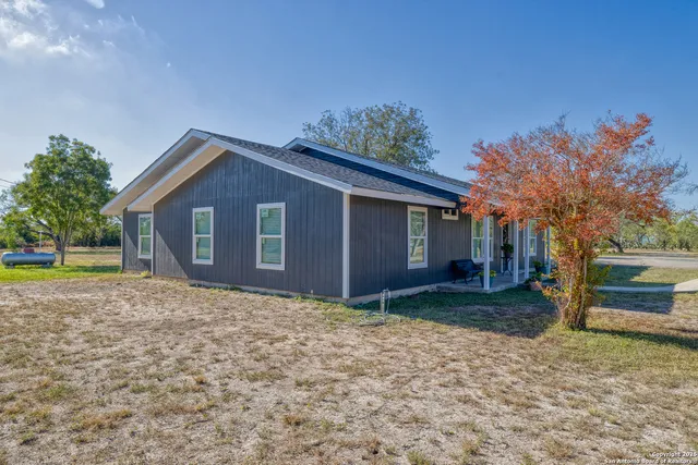 a view of a house with a yard