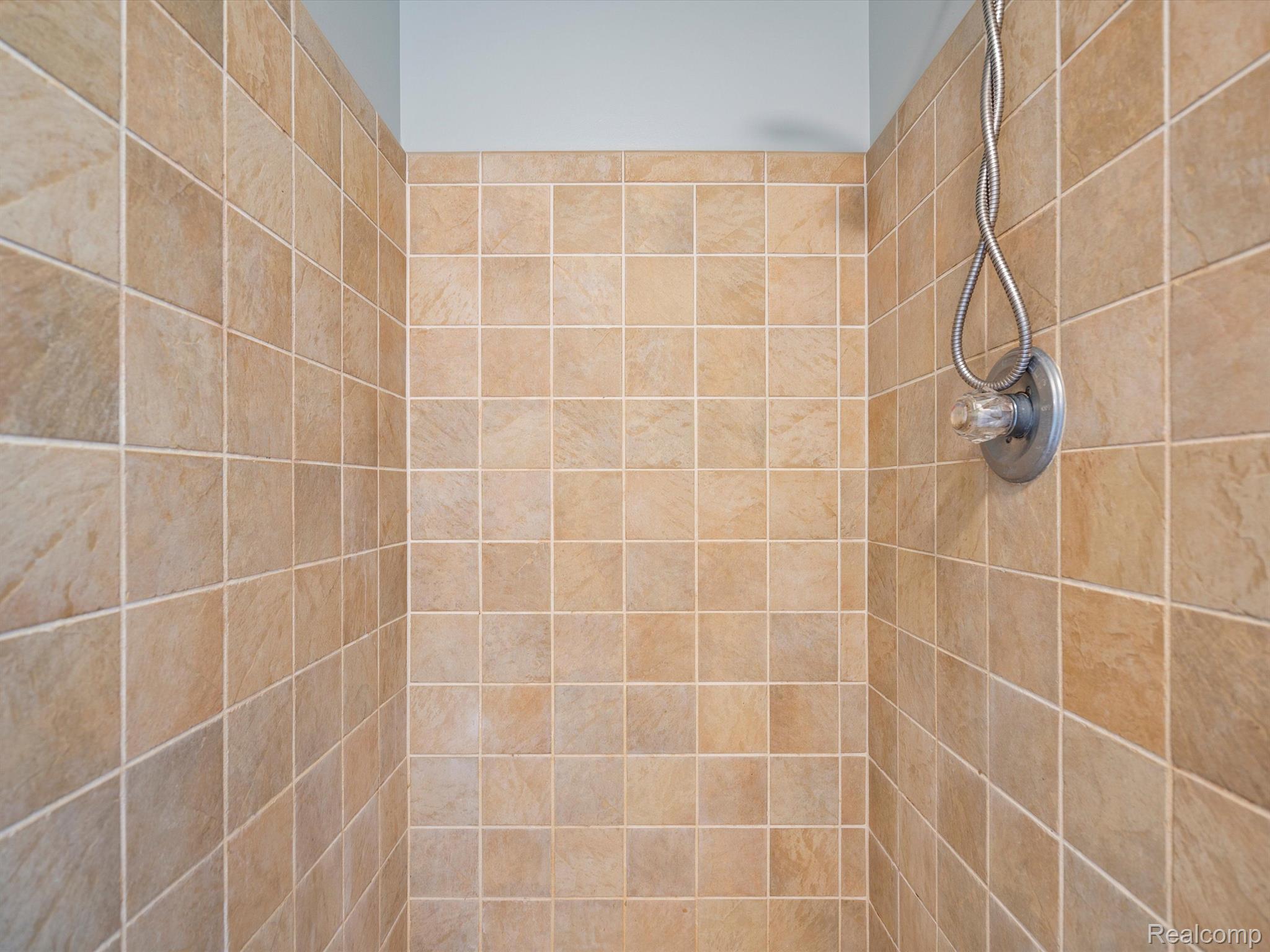 3688 Inverness Drive Rochester, MI 48306 - Photo 31 of 48 Gallery Image 31