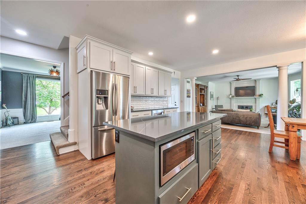 15409 Reeds Street Overland Park, KS 66223 - Photo 9 of 40