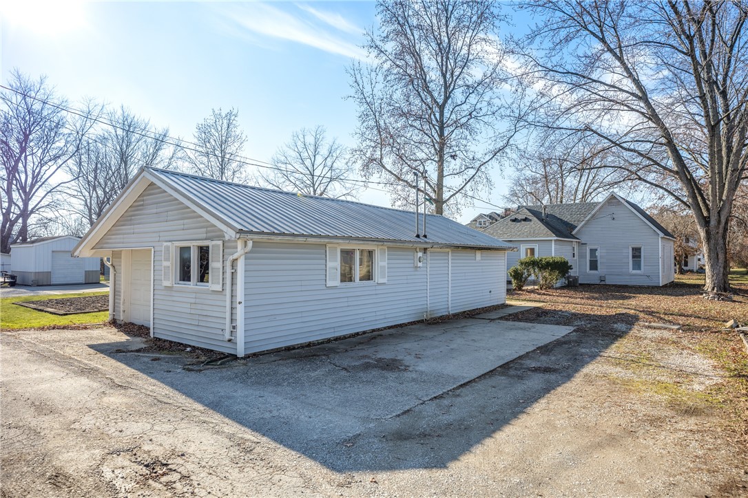205 North 3rd Street Altamont, IL 62411 - Photo 7 of 25