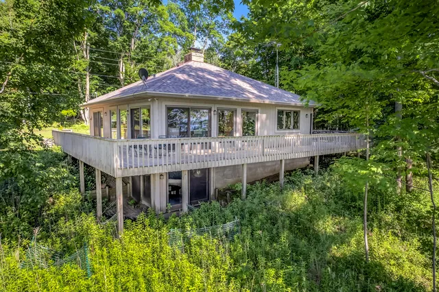 $840,000 | 4569 South Lakeshore Drive, Ludington, MI 49431