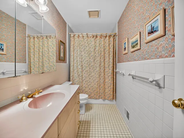 $840,000 | 4569 South Lakeshore Drive, Ludington, MI 49431