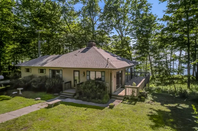 $840,000 | 4569 South Lakeshore Drive, Ludington, MI 49431