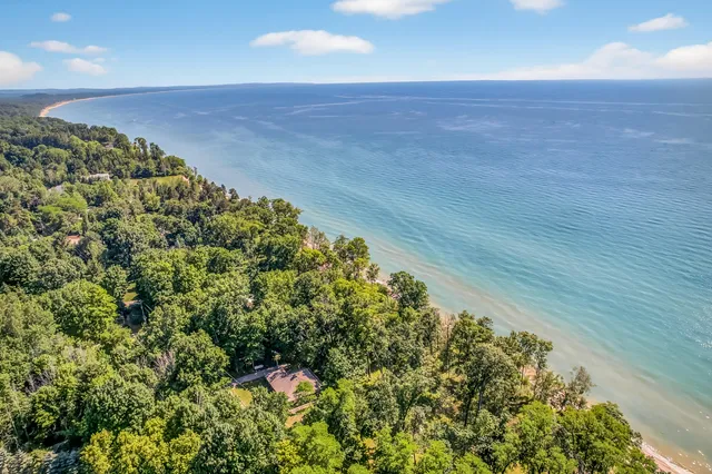 $840,000 | 4569 South Lakeshore Drive, Ludington, MI 49431