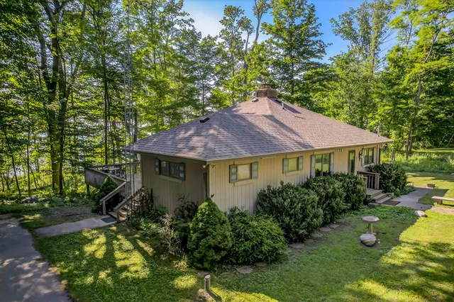 $840,000 | 4569 South Lakeshore Drive, Ludington, MI 49431