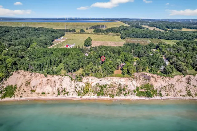 $840,000 | 4569 South Lakeshore Drive, Ludington, MI 49431