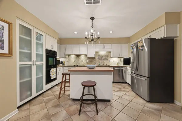 $465,000 | 262 Sugar Berry Circle, Houston, TX 77024