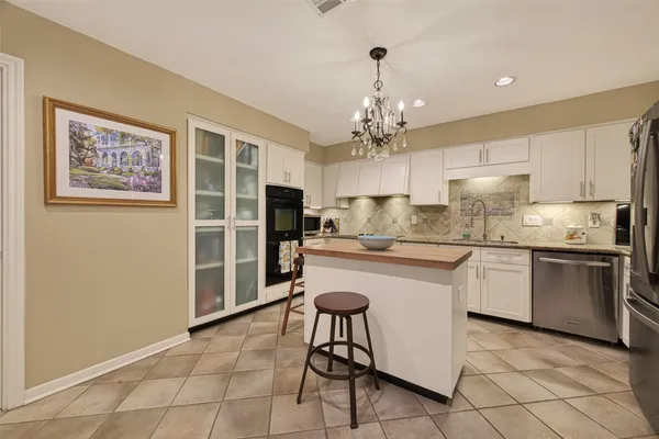 $465,000 | 262 Sugar Berry Circle, Houston, TX 77024