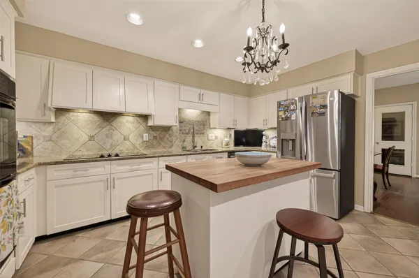 $465,000 | 262 Sugar Berry Circle, Houston, TX 77024