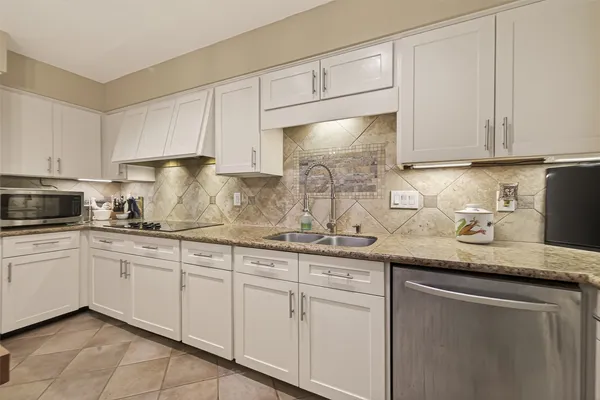 $465,000 | 262 Sugar Berry Circle, Houston, TX 77024