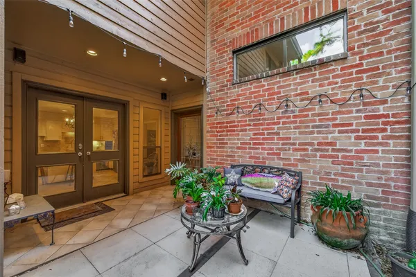 $465,000 | 262 Sugar Berry Circle, Houston, TX 77024