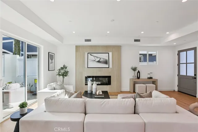 $2,349,000 | 1914 Belmont Lane, Unit B, Redondo Beach, CA 90278