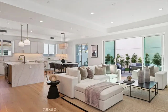 $2,349,000 | 1914 Belmont Lane, Unit B, Redondo Beach, CA 90278