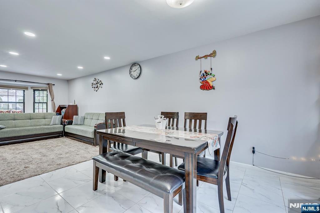 304 Maplecrest Road, Unit 304 Edison, NJ 08820 - Photo 17 of 38