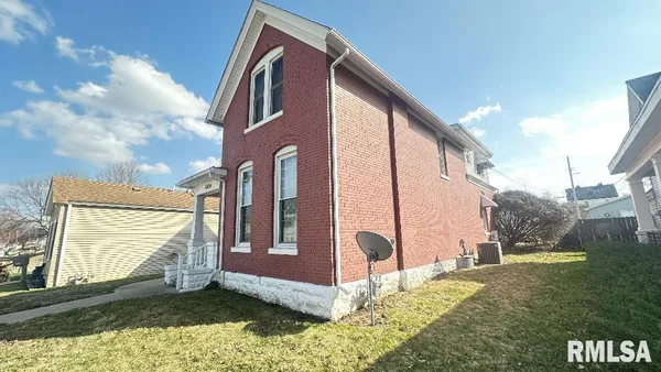 $57,500 | 612 Monroe Street, Quincy, IL 62301