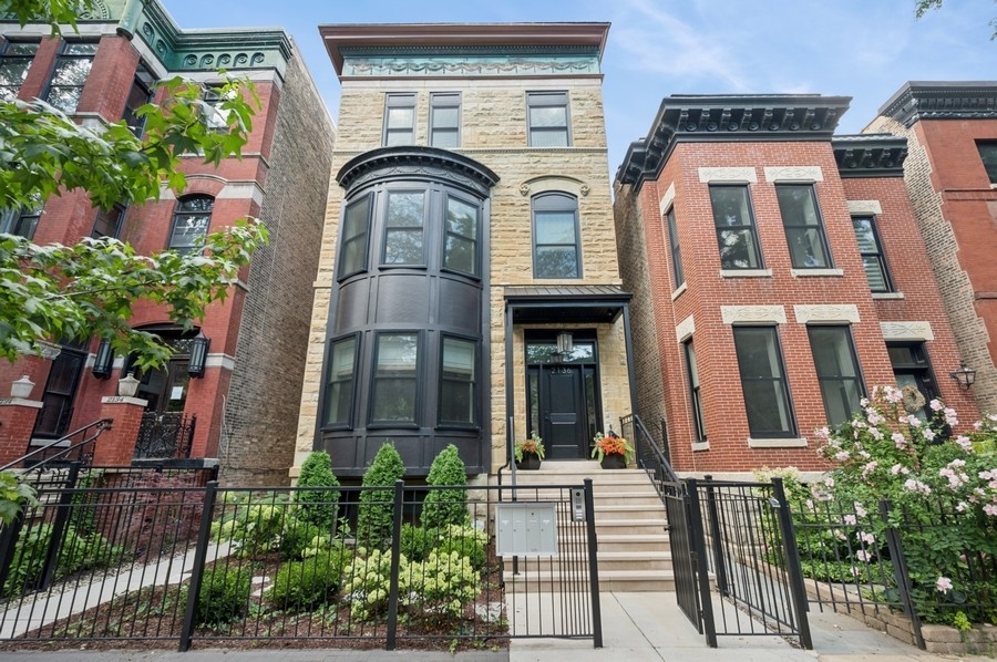 2136 North Cleveland Avenue, Unit 2 Chicago, IL 60614 - Photo 2 of 38 front view of a house