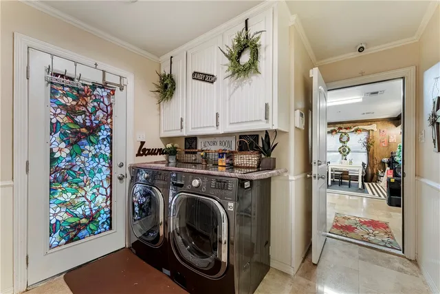 a view of entryway with washer and dryer