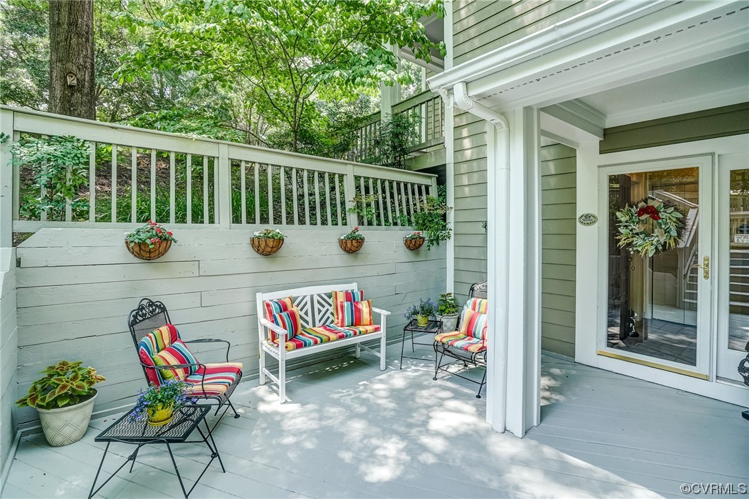 3113 Stony Point Road, Unit UE Richmond, VA 23235 - Photo 4 of 48 a outdoor living space with furniture and garden view
