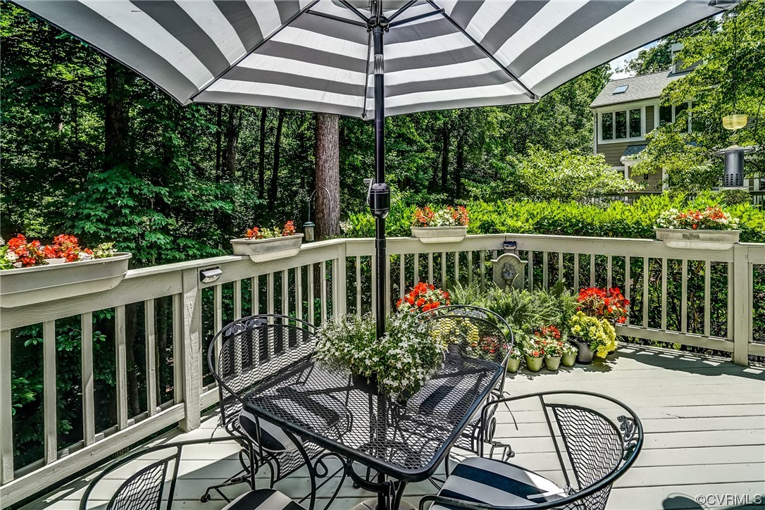 3113 Stony Point Road, Unit UE Richmond, VA 23235 - Photo 47 of 48 a view of a chairs and table in the balcony