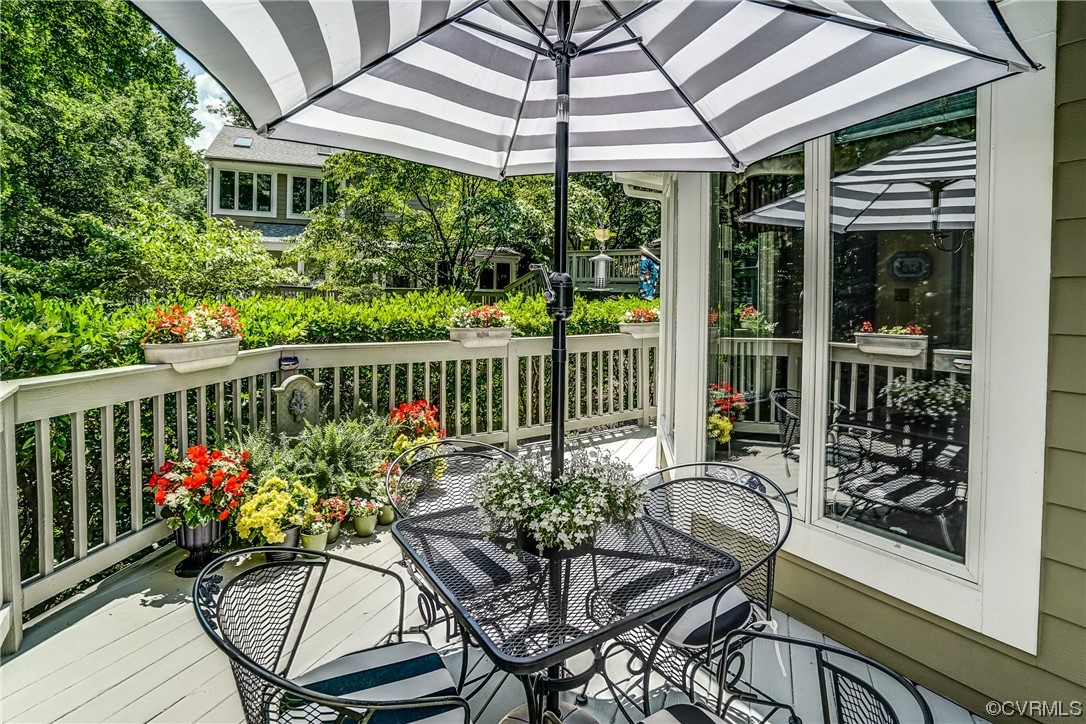 3113 Stony Point Road, Unit UE Richmond, VA 23235 - Photo 48 of 48 a view of a chairs and table in the balcony