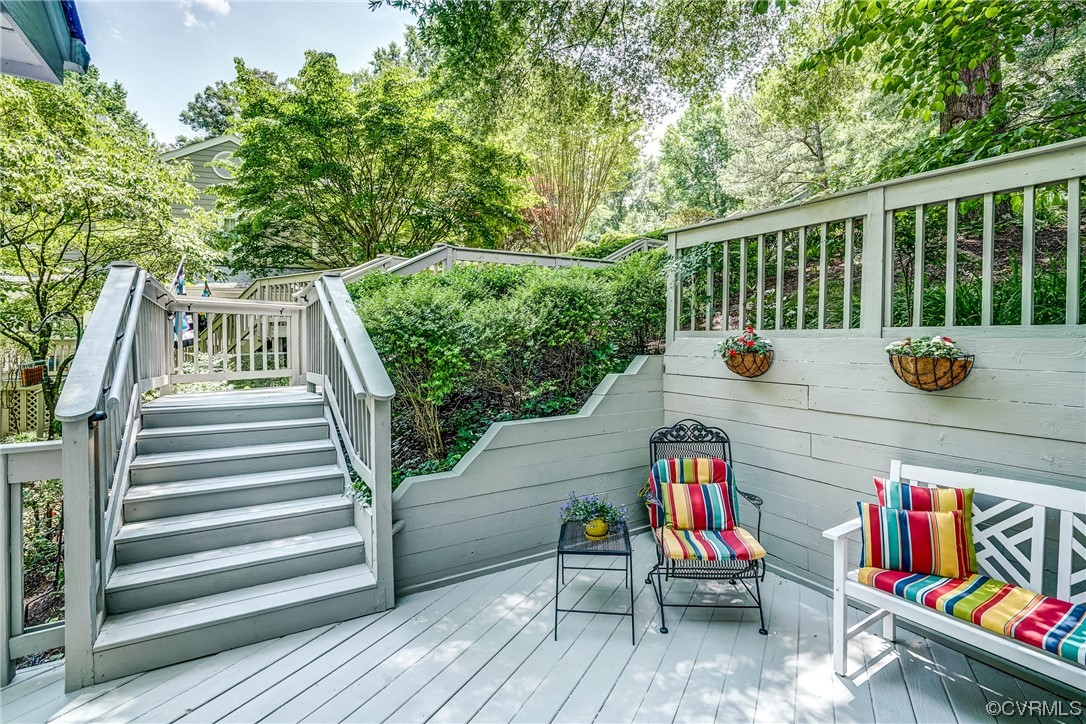 3113 Stony Point Road, Unit UE Richmond, VA 23235 - Photo 6 of 48 a view of sitting area with chairs and wooden fence