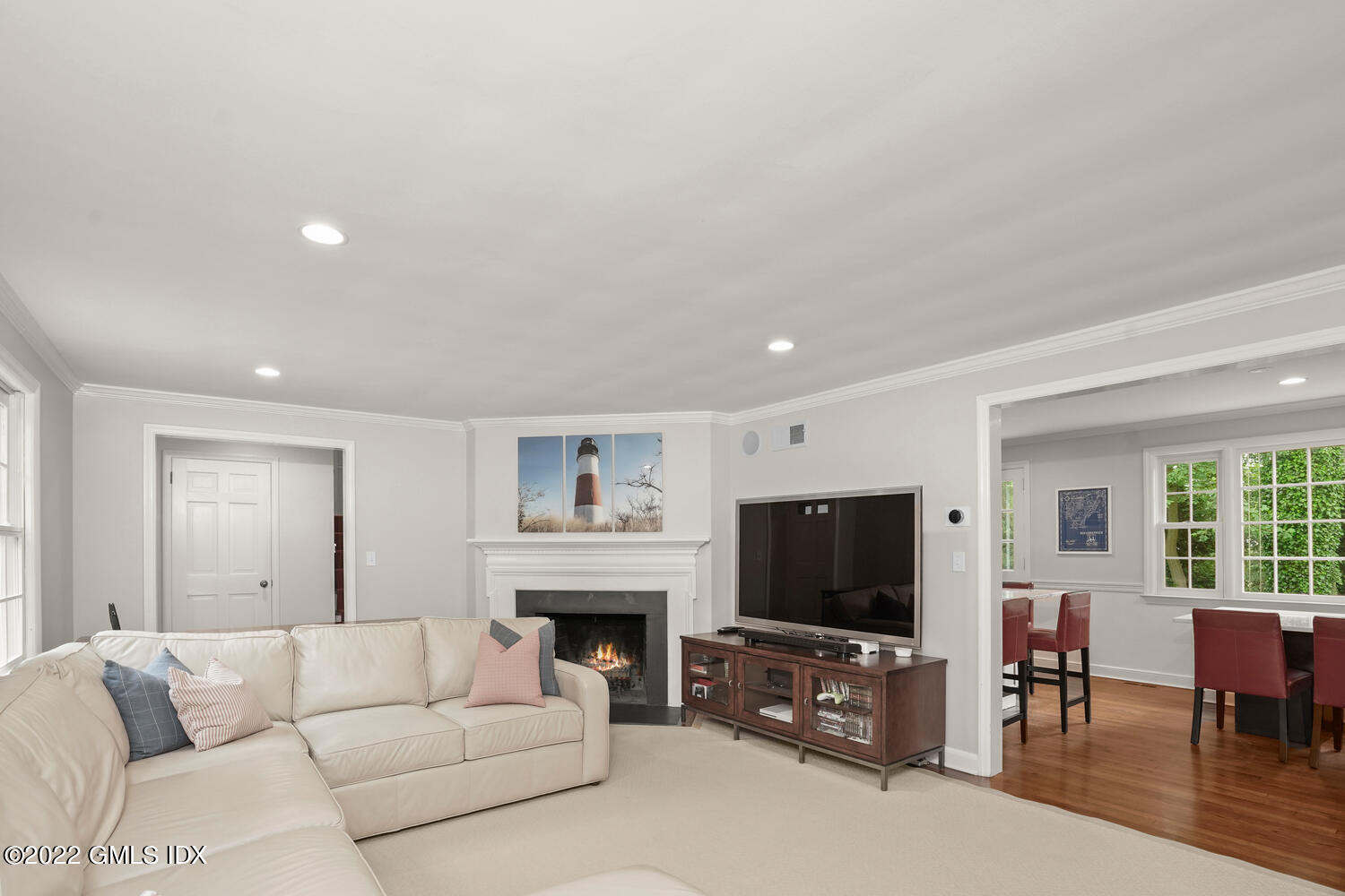 32 Welwyn Road Riverside, CT 06878 - Photo 8 of 35 32 Welwyn Rd Riverside CT-large-005-038-