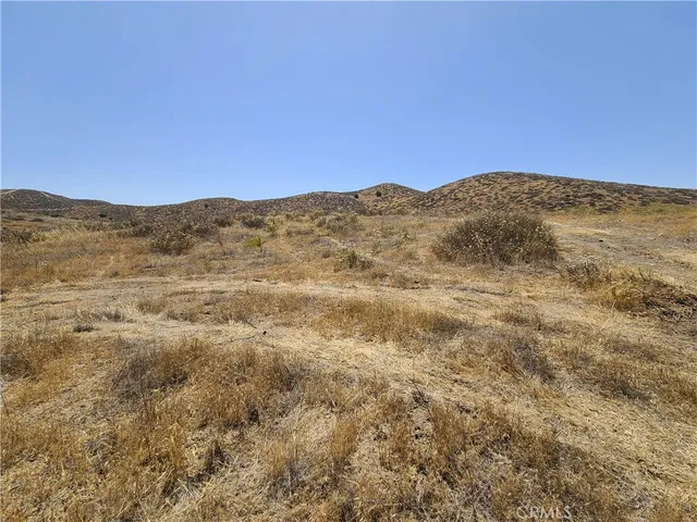 a view of a dry field