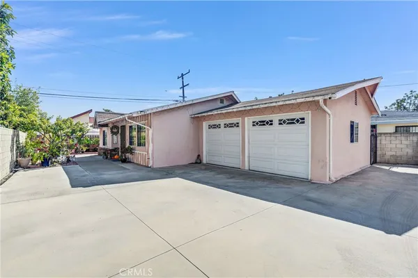 a view of a house with a garage