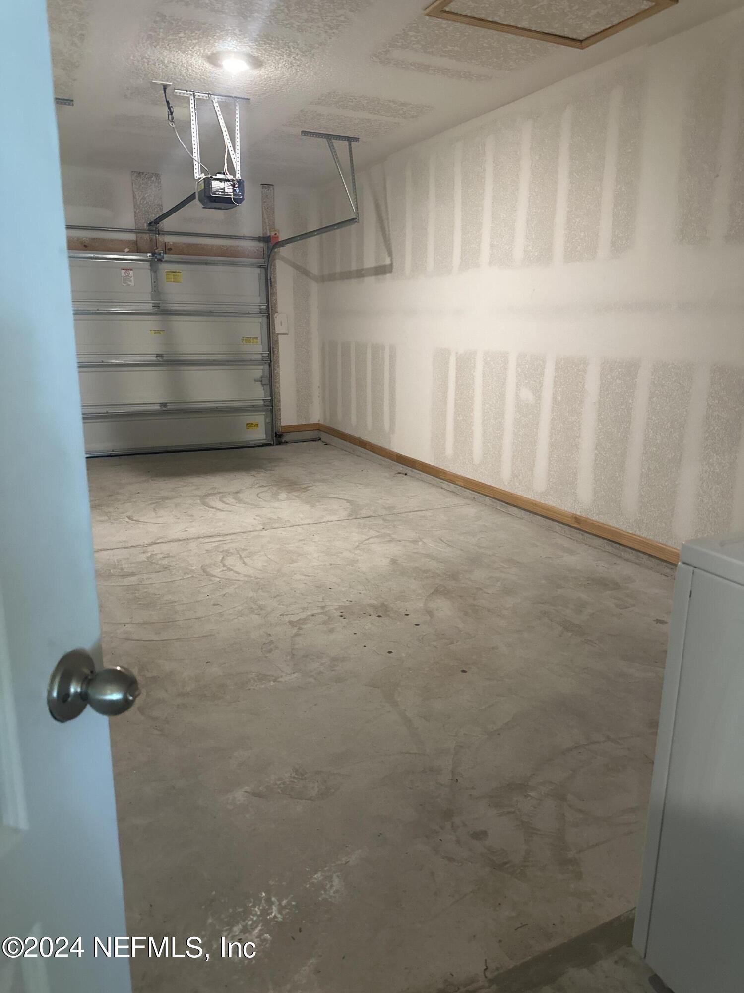 7845 Echo Springs Road Jacksonville, FL 32256 - Photo 4 of 11 image