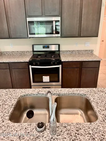 $2,300 | 86011 Tropicana Court, Yulee, FL 32097