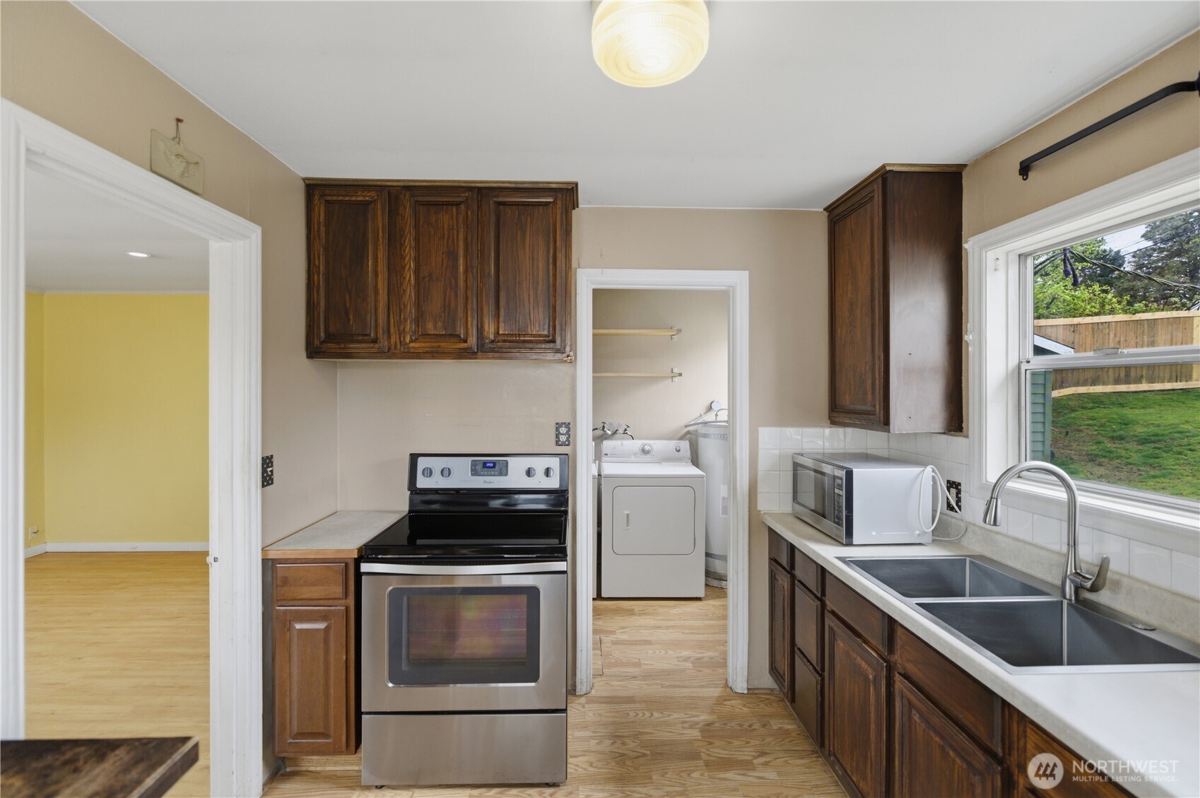 9831 33rd Avenue Southwest Seattle, WA 98126 - Photo 11 of 24