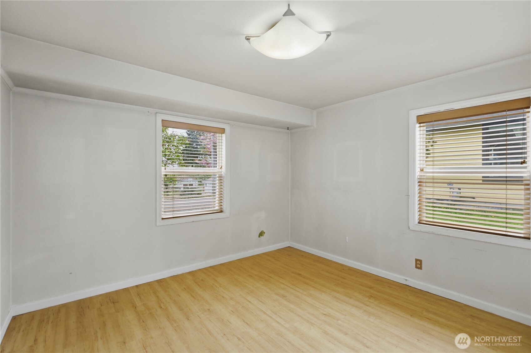 9831 33rd Avenue Southwest Seattle, WA 98126 - Photo 12 of 24