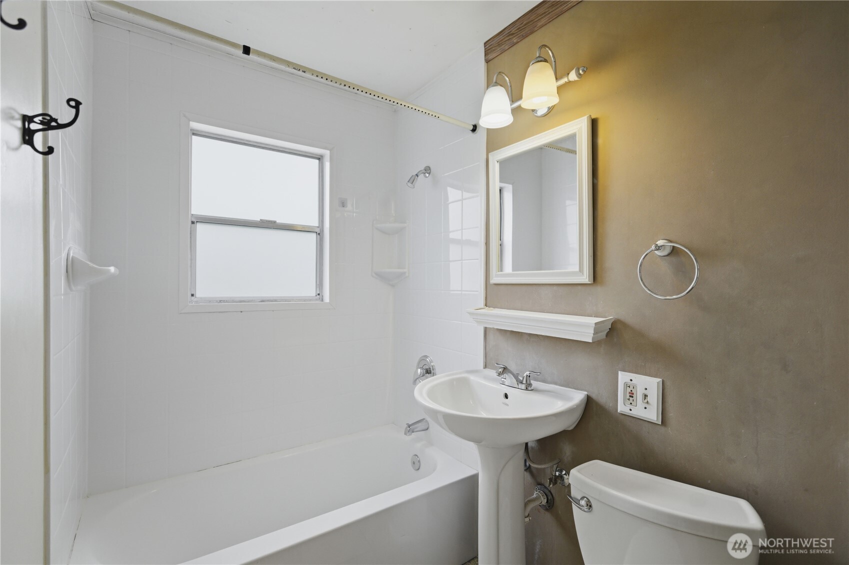 9831 33rd Avenue Southwest Seattle, WA 98126 - Photo 16 of 24