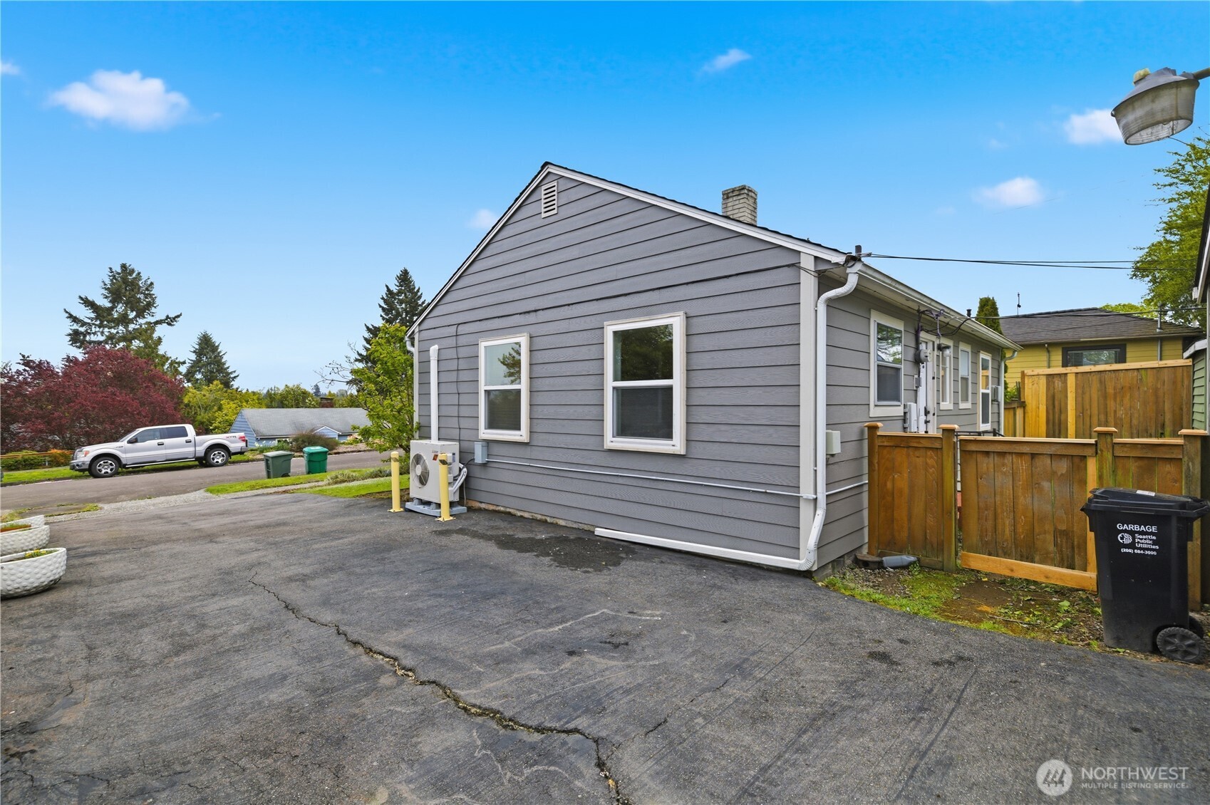 9831 33rd Avenue Southwest Seattle, WA 98126 - Photo 17 of 24