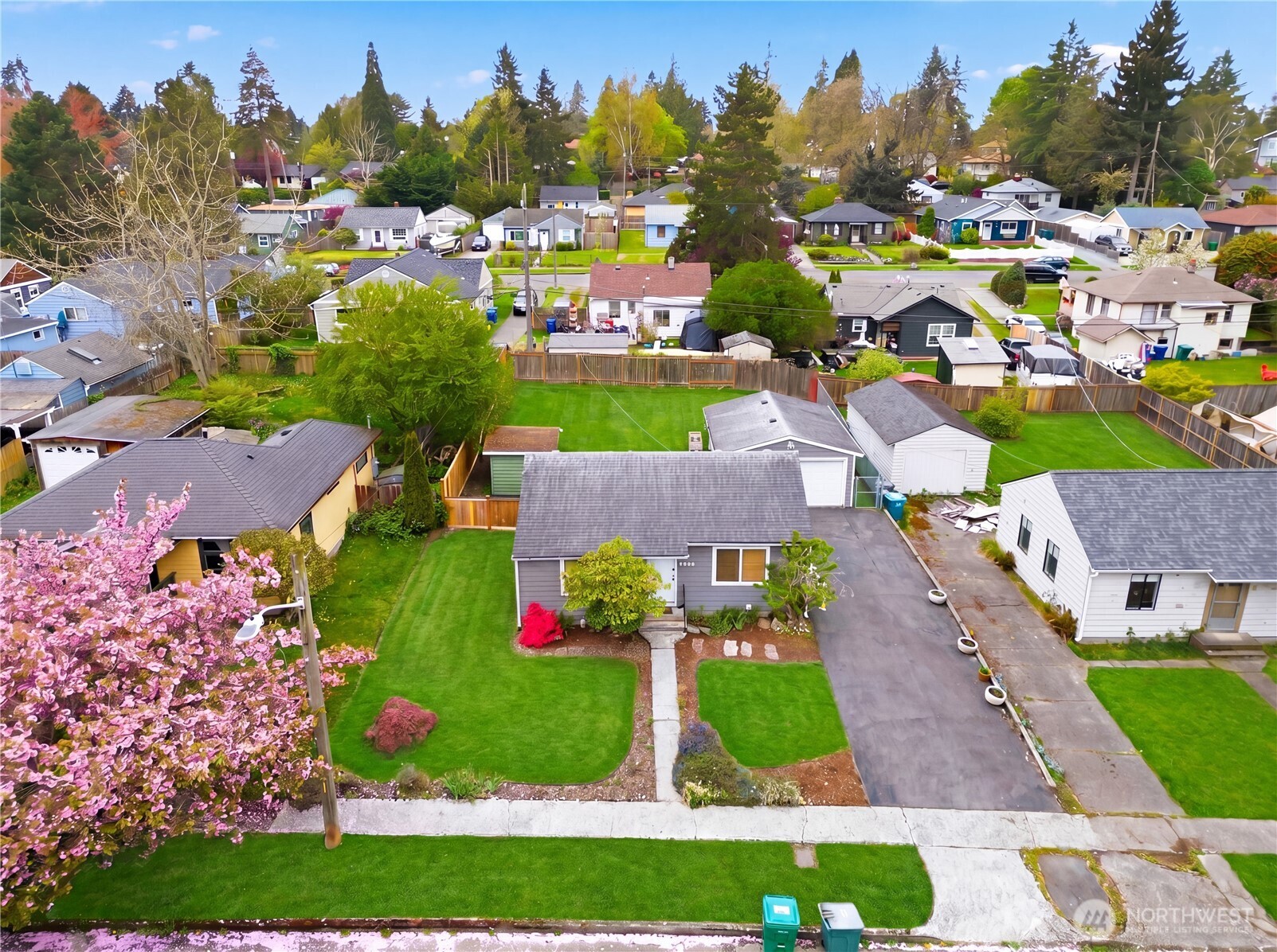 9831 33rd Avenue Southwest Seattle, WA 98126 - Photo 2 of 24