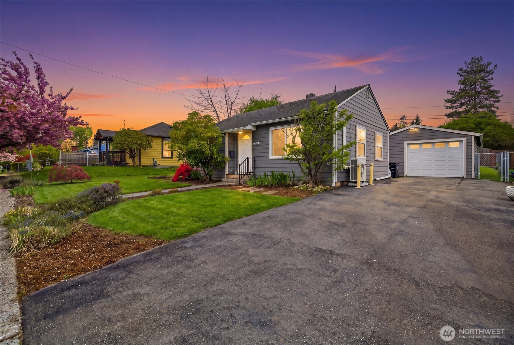 9831 33rd Avenue Southwest Seattle, WA 98126 - Photo 3 of 24