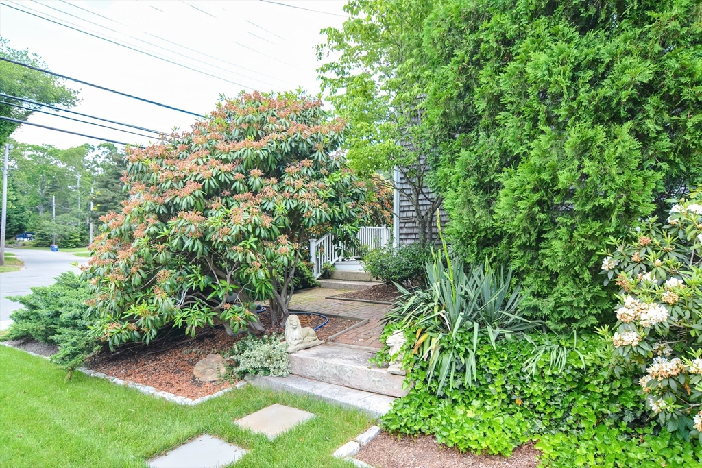 26 Fairhaven Road Mattapoisett, MA 02739 - Photo 4 of 42 Gallery Image 4