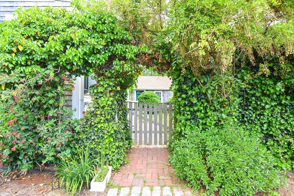 26 Fairhaven Road Mattapoisett, MA 02739 - Photo 6 of 42 Gallery Image 6
