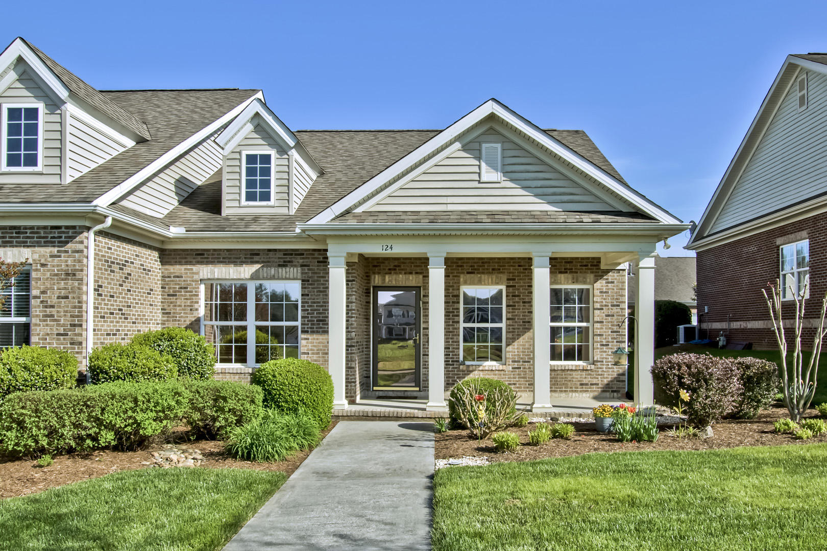124 Hardinberry Street Oak Ridge, TN 37830 - Photo 1 of 19 01_HardinberryRoad_124_Front