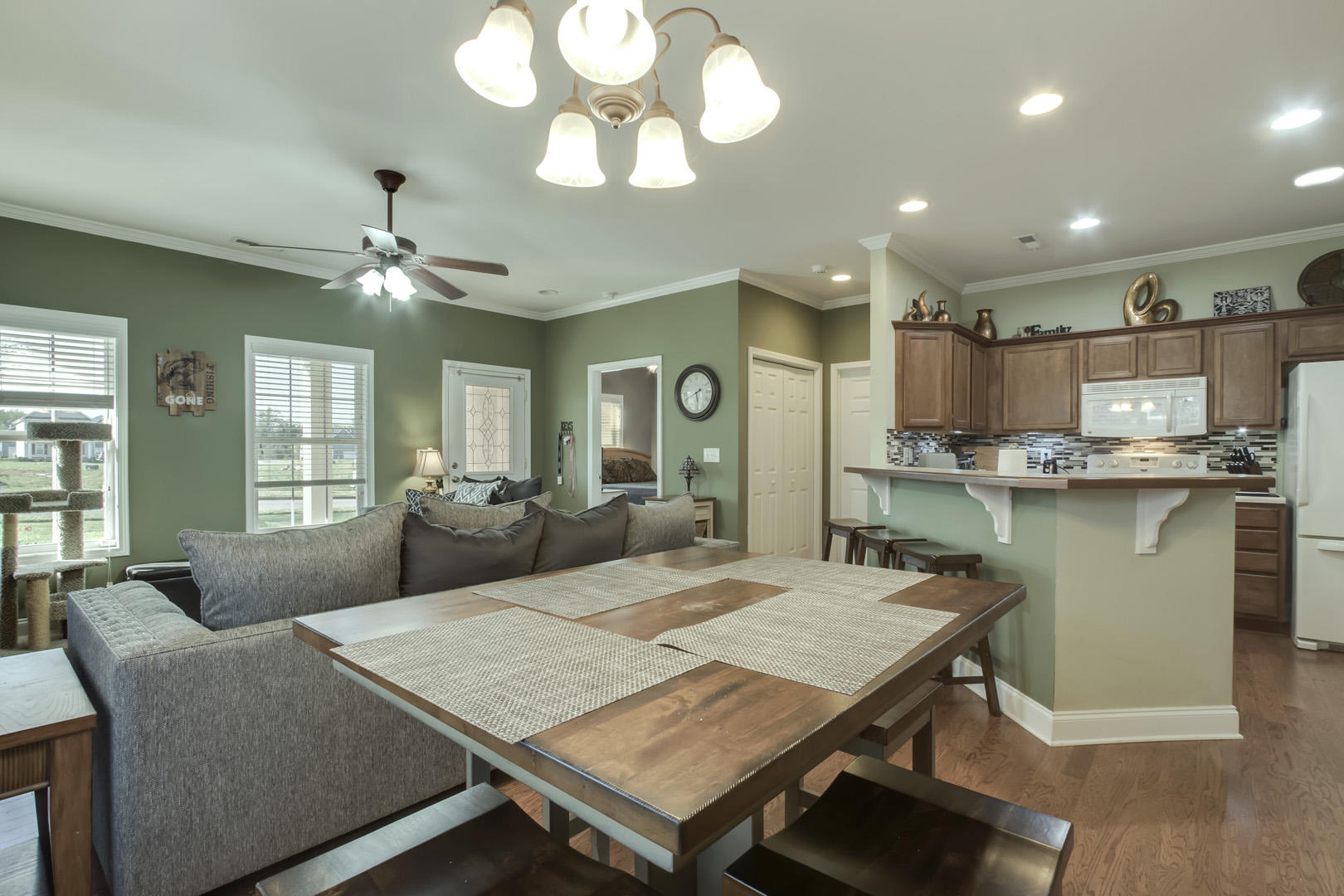 124 Hardinberry Street Oak Ridge, TN 37830 - Photo 11 of 19 11_HardinberryRoad_124_Dining03