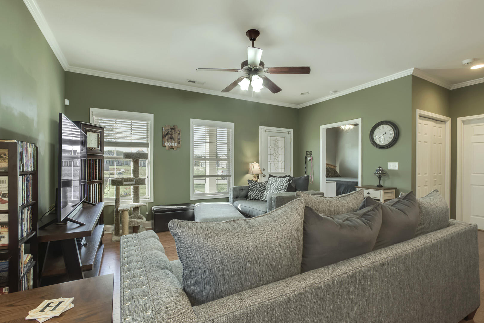 124 Hardinberry Street Oak Ridge, TN 37830 - Photo 5 of 19 05_HardinberryRoad_124_Living03